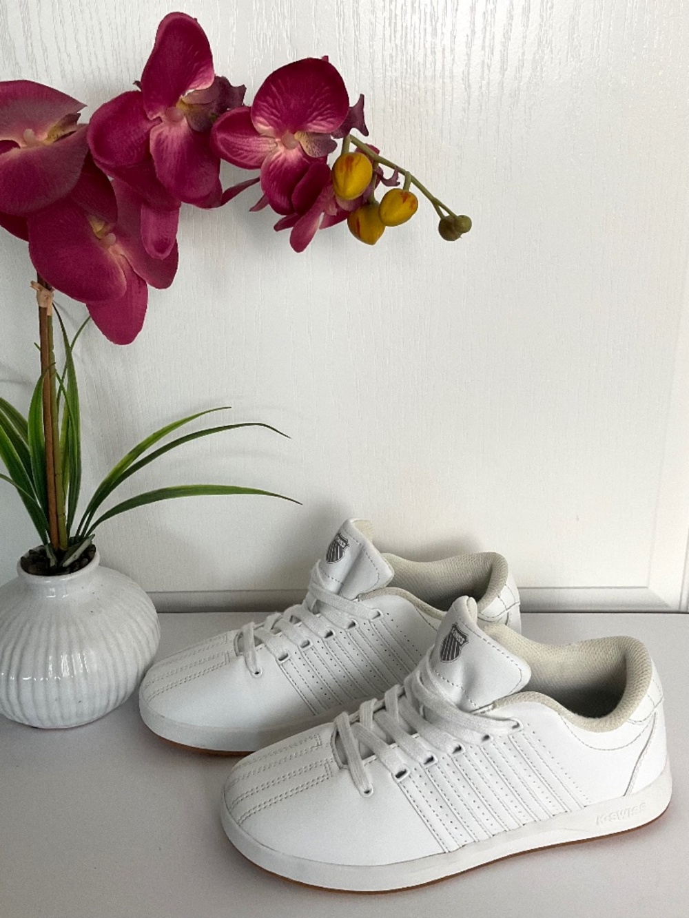 K-SWISS CLASSIC VN MEN'S WHITE SNEAKERS~SIZE 6!